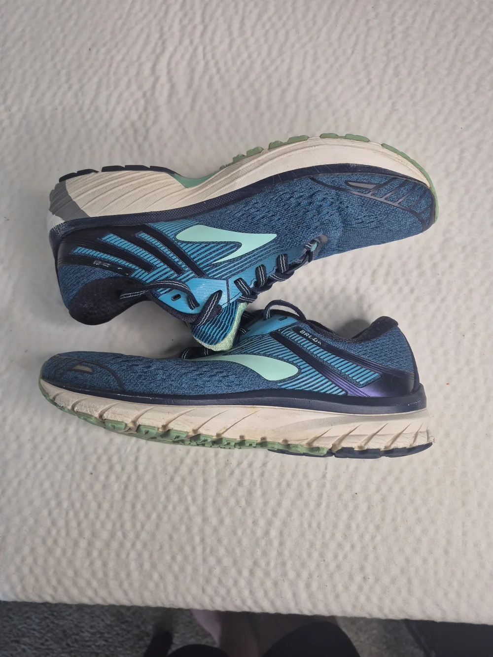 Brooks GTS18 Womans Running Shoes Sz 7.5